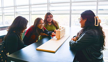 Art Student Collective tours UNM Albuquerque campus